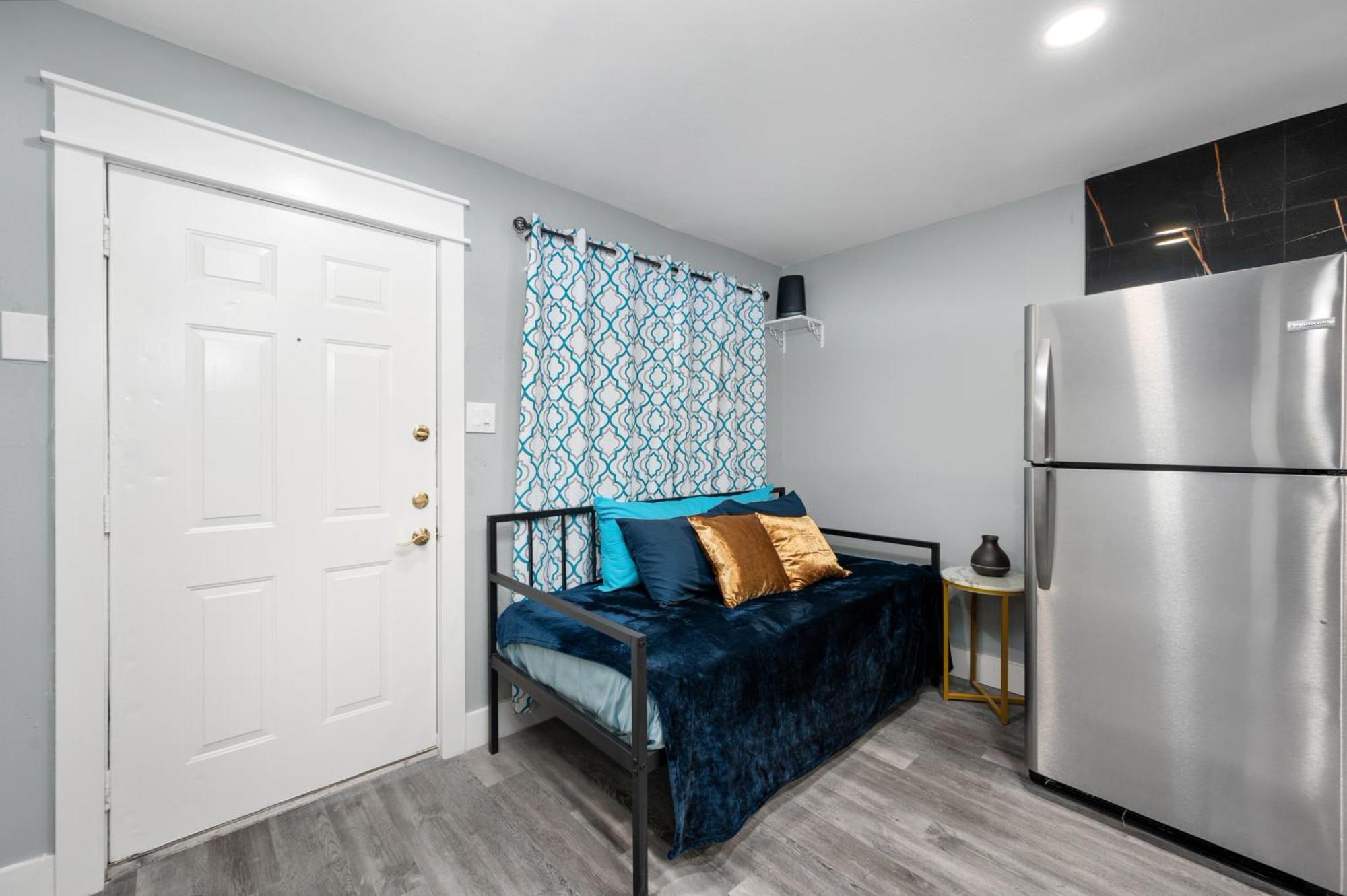 Appartamento Warm Heights 2Br With Pool & Free Parking Houston Esterno foto