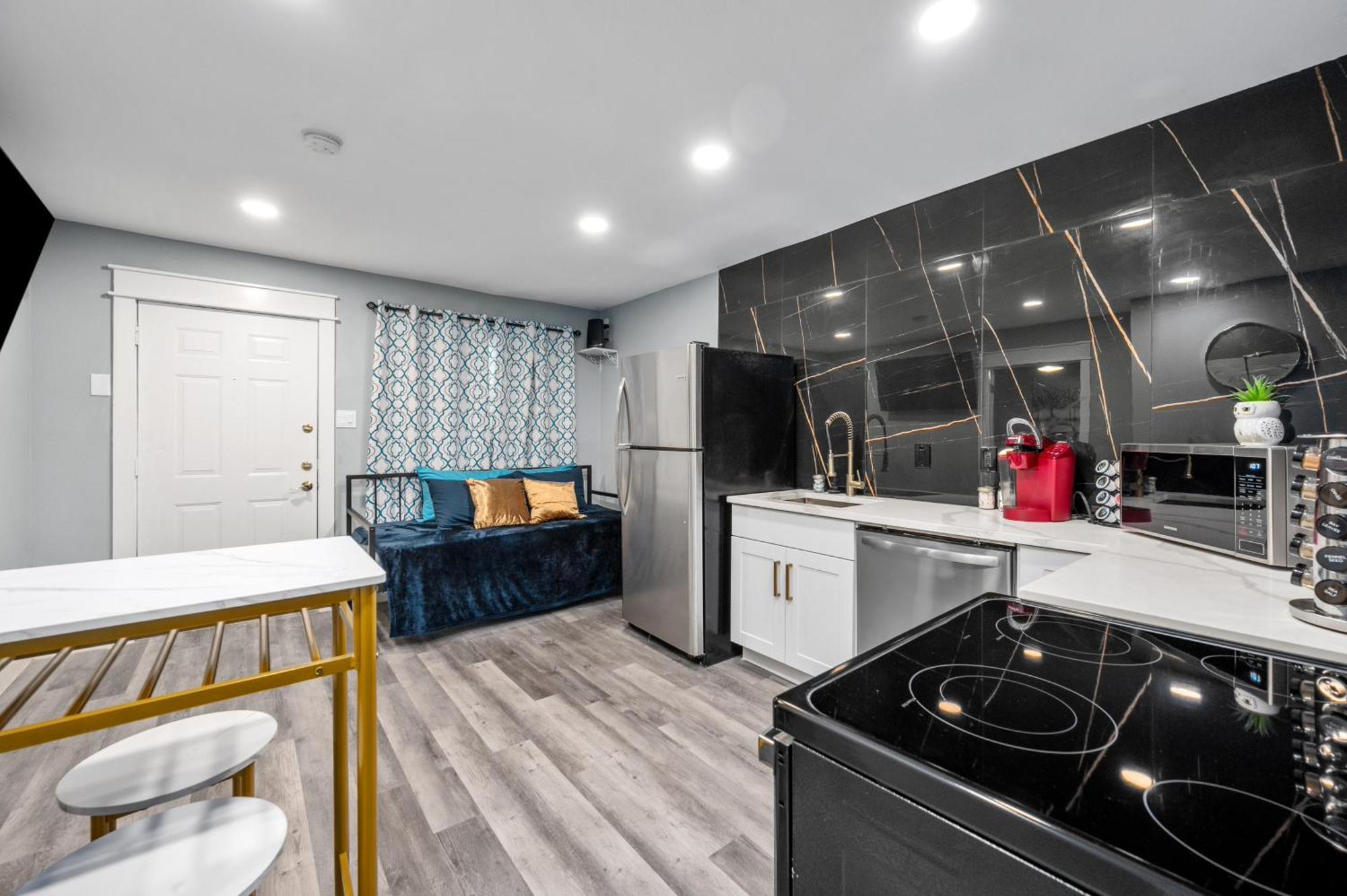 Appartamento Warm Heights 2Br With Pool & Free Parking Houston Esterno foto