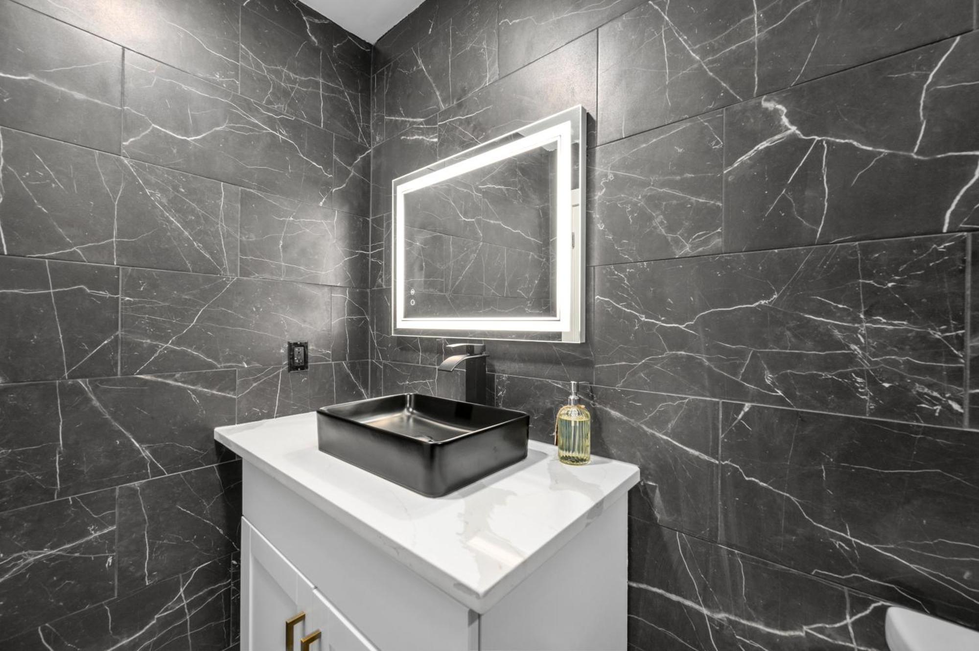 Appartamento Warm Heights 2Br With Pool & Free Parking Houston Esterno foto