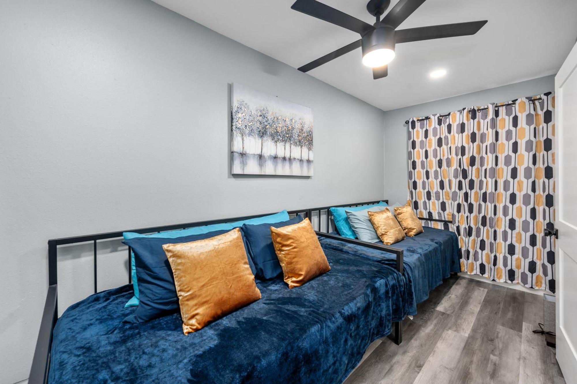 Appartamento Warm Heights 2Br With Pool & Free Parking Houston Esterno foto