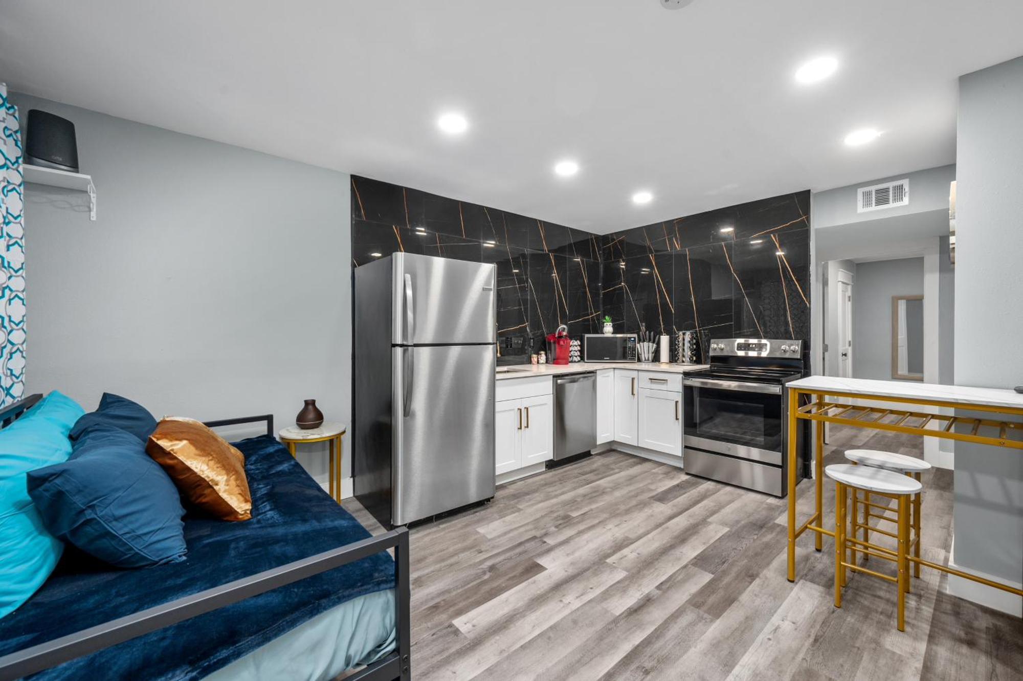 Appartamento Warm Heights 2Br With Pool & Free Parking Houston Esterno foto