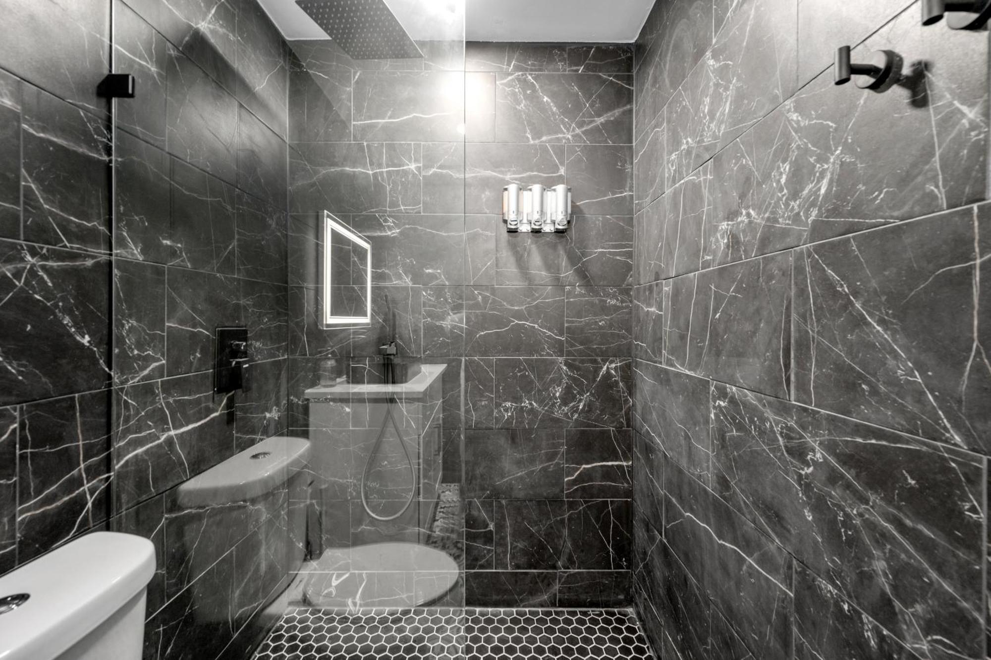 Appartamento Warm Heights 2Br With Pool & Free Parking Houston Esterno foto